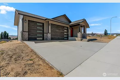 3240 NW Brianna Avenue, East Wenatchee, WA 98802 - Photo 2