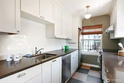 7900 Ashworth Avenue N #7, Seattle, WA 98103 - Photo 12