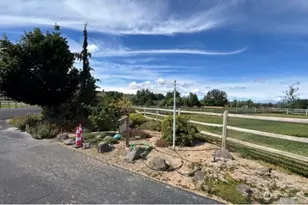 901 Hollow Creek Ln, Yakima, WA 98908 - Photo 6