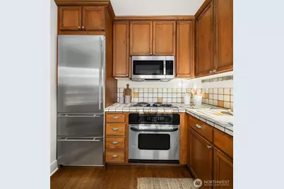 2205 Bigelow Avenue N #6, Seattle, WA 98109 - Photo 12