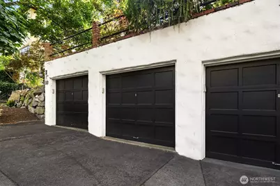 2205 Bigelow Avenue N #6, Seattle, WA 98109 - Photo 30