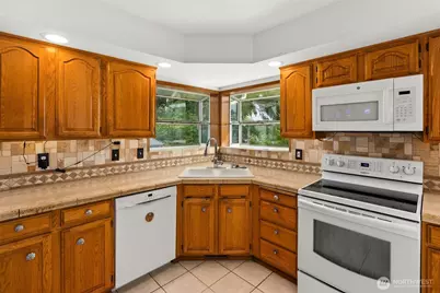526 Sunset Avenue NE, Ocean Shores, WA 98569 - Photo 10