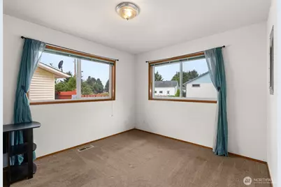 526 Sunset Avenue NE, Ocean Shores, WA 98569 - Photo 18