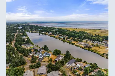 526 Sunset Avenue NE, Ocean Shores, WA 98569 - Photo 38
