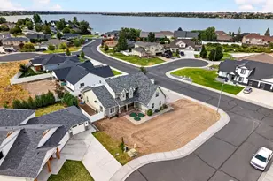 600 N Bluff West Dr, Moses Lake, WA 98837 - Photo 2