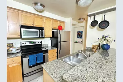 300 10th Avenue #B305, Seattle, WA 98122 - Photo 2