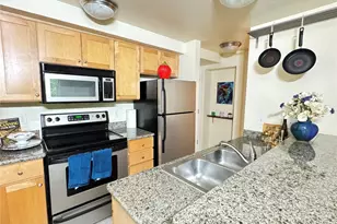 300 10th Ave, Seattle, WA 98122 - Photo 2