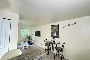 300 10th Ave, Seattle, WA 98122 - Photo 4