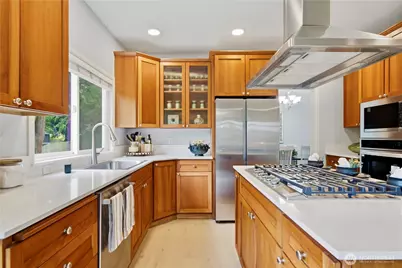 10115 NE 24th St, Bellevue, WA 98004 - Photo 8