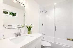 7061 NE 137th St, Kirkland, WA 98034 - Photo 12