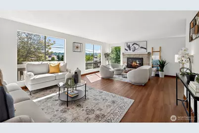 3415 24th Avenue W, Seattle, WA 98199 - Photo 2