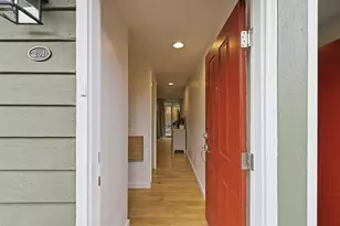 301 W Raye St, Seattle, WA 98119 - Photo 2