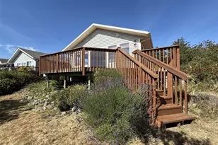 725 Wawona Ave SW, Ocean Shores, WA 98569 - Photo 2