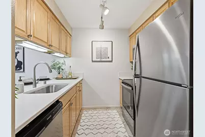12345 Roosevelt Way NE #310, Seattle, WA 98125 - Photo 18
