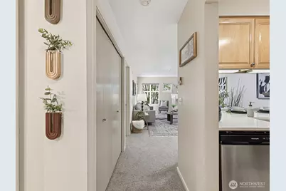12345 Roosevelt Way NE #310, Seattle, WA 98125 - Photo 6