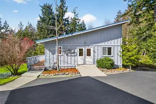 8651 Turners Bay Pl, Anacortes, WA 98221 - Photo 4