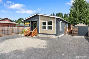 1018 SE Front St, Winlock, WA 98596 - Photo 2