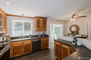 7685 NE Harbor View Dr, Poulsbo, WA 98370 - Photo 4