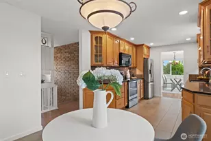1011 Carol Way, Edmonds, WA 98020 - Photo 18