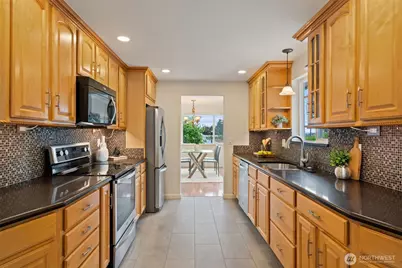 1011 Carol Way, Edmonds, WA 98020 - Photo 16