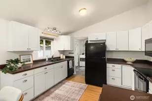 11727 Arrow Point Dr NE, Bainbridge Island, WA 98110 - Photo 10