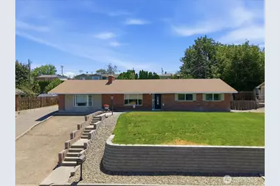 933 Vine Ave, Sunnyside, WA 98944 - Photo 2
