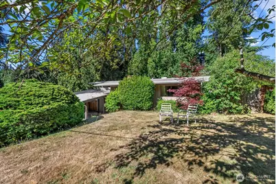 131 109th Avenue SE, Bellevue, WA 98004 - Photo 2