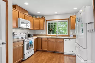 5725 121st Place NE, Marysville, WA 98271 - Photo 8