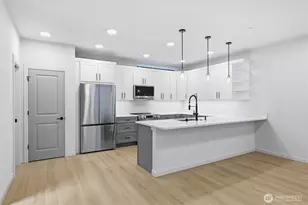 14610 Corliss Ave N, Shoreline, WA 98133 - Photo 10