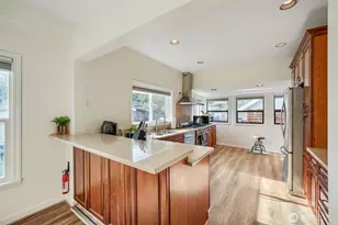 715 W Wheeler St, Seattle, WA 98119 - Photo 10