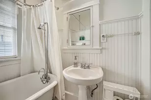 715 W Wheeler St, Seattle, WA 98119 - Photo 20