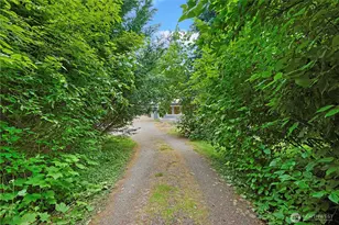 714 Tipsoo Loop S, Rainier, WA 98576 - Photo 2