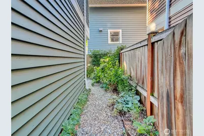 4516 Dayton Avenue N, Seattle, WA 98103 - Photo 16