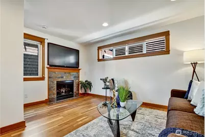 4516 Dayton Avenue N, Seattle, WA 98103 - Photo 8