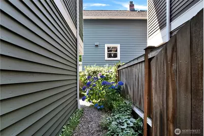4516 Dayton Avenue N, Seattle, WA 98103 - Photo 18