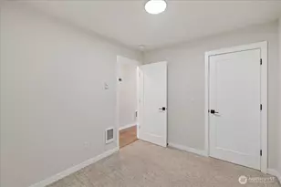911 NE 70th St, Seattle, WA 98115 - Photo 8