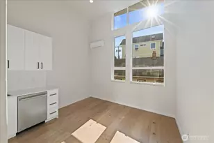 911 NE 70th St, Seattle, WA 98115 - Photo 12