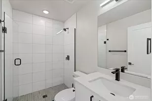 911 NE 70th St, Seattle, WA 98115 - Photo 18