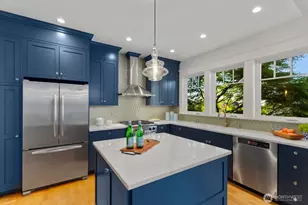426 Smith St, Seattle, WA 98109 - Photo 8
