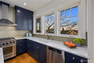 426 Smith Street, Seattle, WA 98109 - Photo 10
