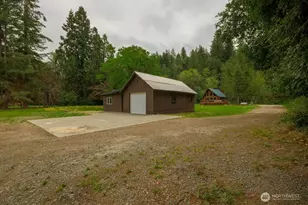 18315 Pioneer Way E, Orting, WA 98360 - Photo 8