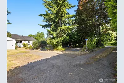 2715 50th Avenue SW, Seattle, WA 98116 - Photo 2
