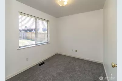 10025 14th Ave E., Tacoma, WA 98445 - Photo 18