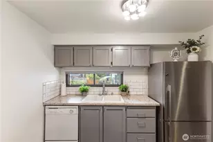21634 14th Ave S, Des Moines, WA 98198 - Photo 6