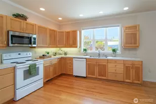 220 W 13th St, Port Angeles, WA 98362 - Photo 14