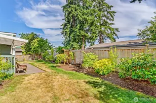 21807 87th Pl W, Edmonds, WA 98026 - Photo 38
