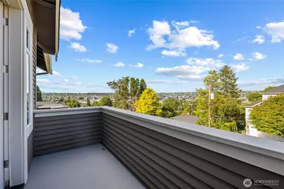 4047 Willams Avenue W, Seattle, WA 98199 - Photo 18
