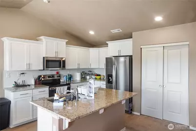 1125 W Sequoia Road, Moses Lake, WA 98837 - Photo 2