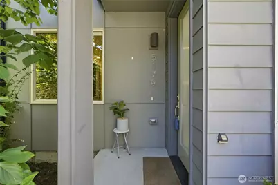 5179 42nd Avenue S, Seattle, WA 98118 - Photo 2
