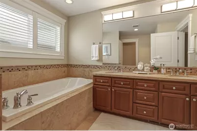 8018 31st Avenue NW, Seattle, WA 98117 - Photo 22